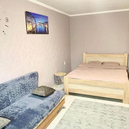 Апартаменты В Центре По Проспекту Победы Парковка Рядом Csernyihiv Kültér fotó
